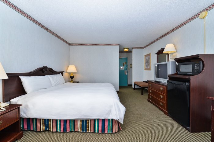 Travelodge by Wyndham Cleveland Airport Parking: Pictures & Reviews ...