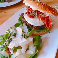 Gourmetburger - mit frisch durchgedrehtem Rinderhack und Ziegenkäse