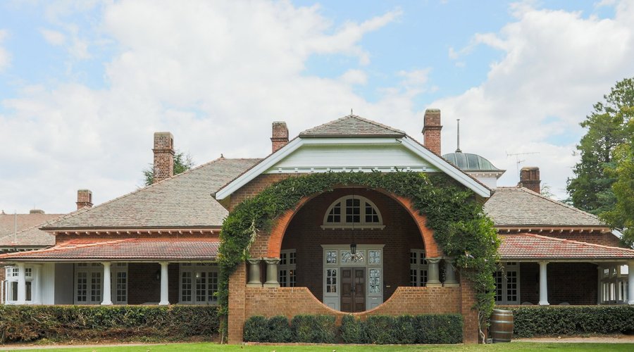 Our guesthouse and winery offer accommodation, dinner, lunch, weddings and other private events,