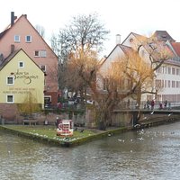 L'isolotto di Trodelmarkt visto da un ponte sul fiume