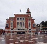 La place Emile-Cresp devant le Beffroi