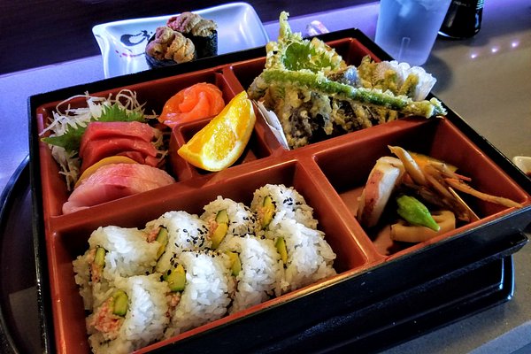 https://dynamic-media-cdn.tripadvisor.com/media/photo-o/12/46/e5/f2/lunch-bento-box-uni-nigiri.jpg?w=600&h=400&s=1