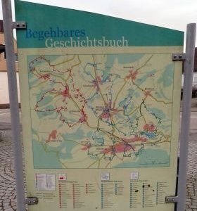 Wandern auf dem Begehbares Geschichtsbuch