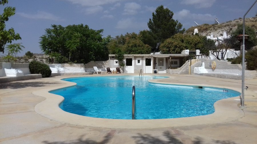 Nuestra piscina de verano está abierto de finales de mayo hasta octubre.