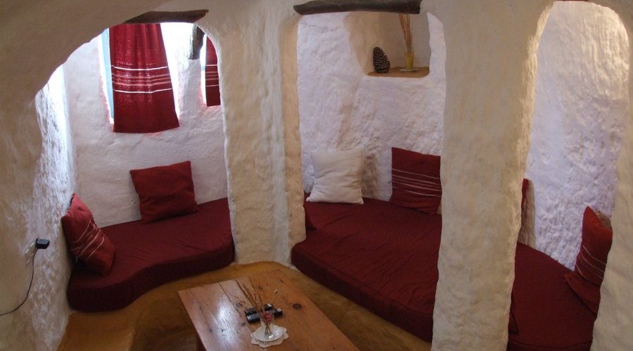 El salón de la cueva 2 para 4-5 personas.