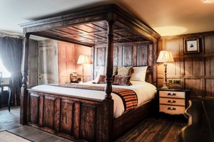 Room & Suite