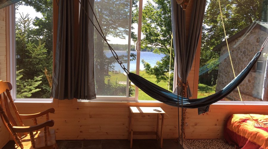 Chambre de luxe avec jacuzzi, hamac, lit king suspendu, plancher chauffant, vue panoramique sur 
