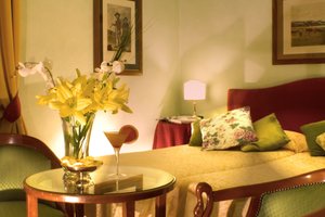Room & Suite