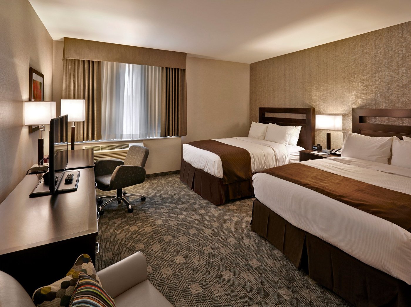 DoubleTree by Hilton Hotel Lawrenceburg Shuttle Bus Service: Pictures ...