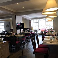 espacios amplios y muy bien decorados para tomar una comida