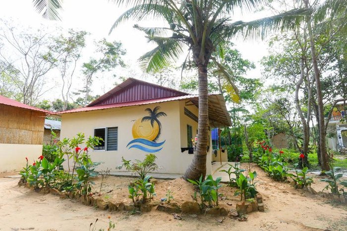 Yellow Moon Hostel Beach: Pictures & Reviews - Tripadvisor