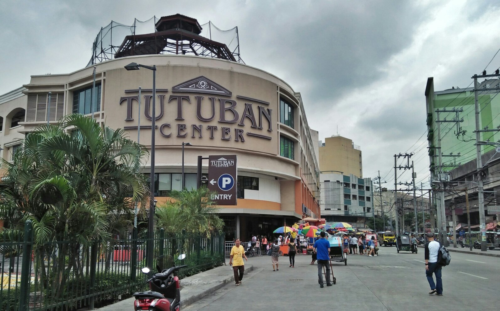 Tutuban gowns outlet