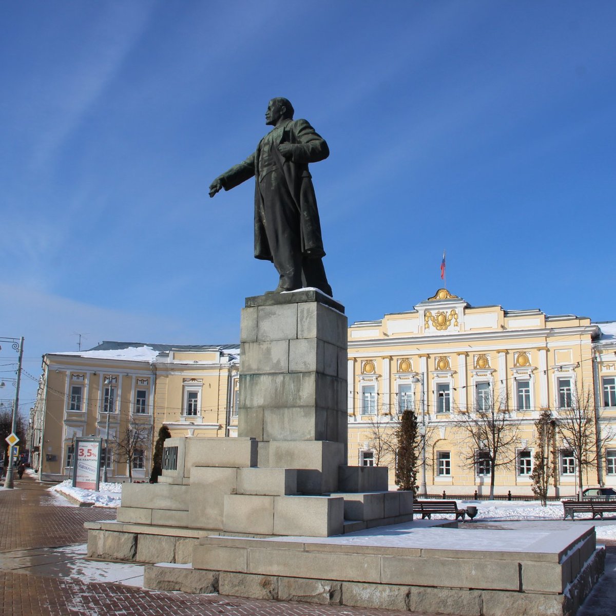 Тверь площадь. Памятник Ленину в Твери. Площадь Ленина Тверь. Памятник Ленину в Твери на проспекте Ленина. Статуя Ленина Тверь.