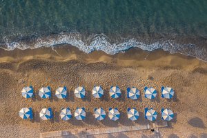Pool & Beach