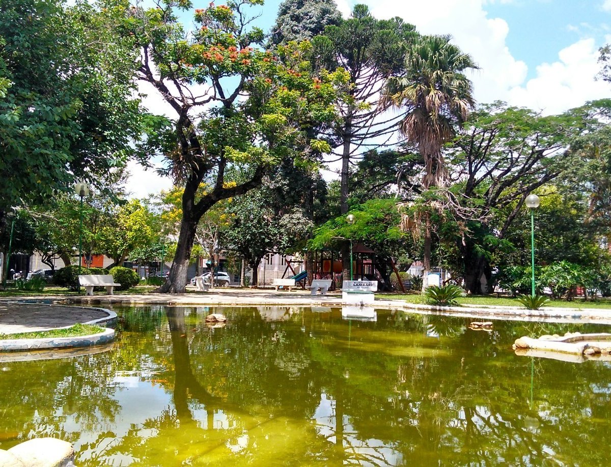 CLUBE DE CAMPO: CACHOEIRAS E FONTES DE ÁGUA MINERAL