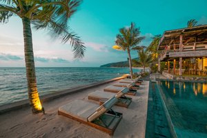 Pool & Beach