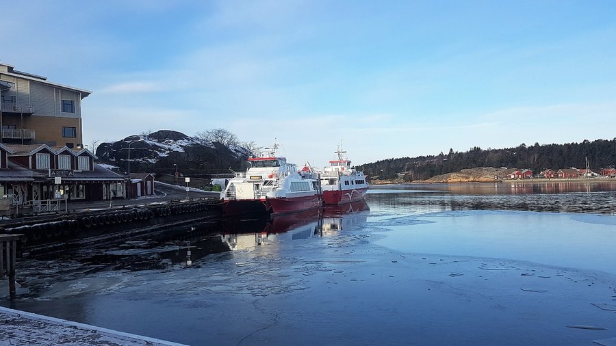 Koster ferrys outside hotel
