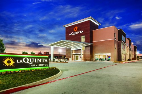 La Quinta Inn & Suites by Wyndham Dallas Northeast-Arboretum image