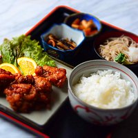 鶏から揚げ定食 850円 柔らかジューシーな唐揚げです