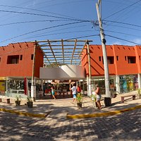 A Av Baia dos golfinhos, é muito mais que rua principal de Pipa. ,