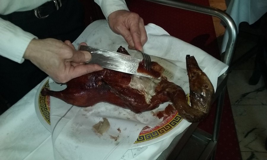 Canard laqué entier pour quatre personnes