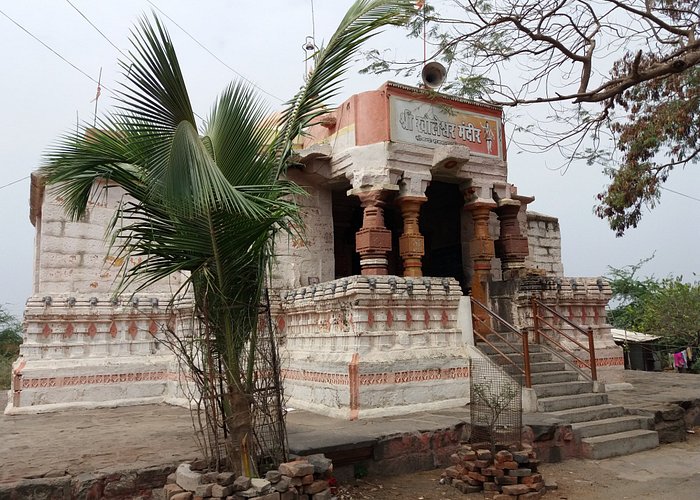 Kholeshwar Temple front