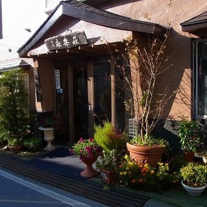 湯桧曽温泉 永楽荘は、谷川岳のふもと、湯桧曽川のほとりにて、昭和28年よりお客様に喜ばれることを第一に考え、旅館を営んで参りました。 上州の山の幸、利根川の川の幸を食材とした、手作り 料理でお