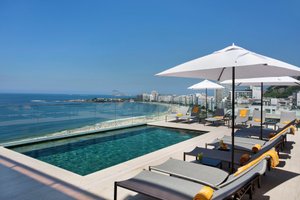 Piscina e praia