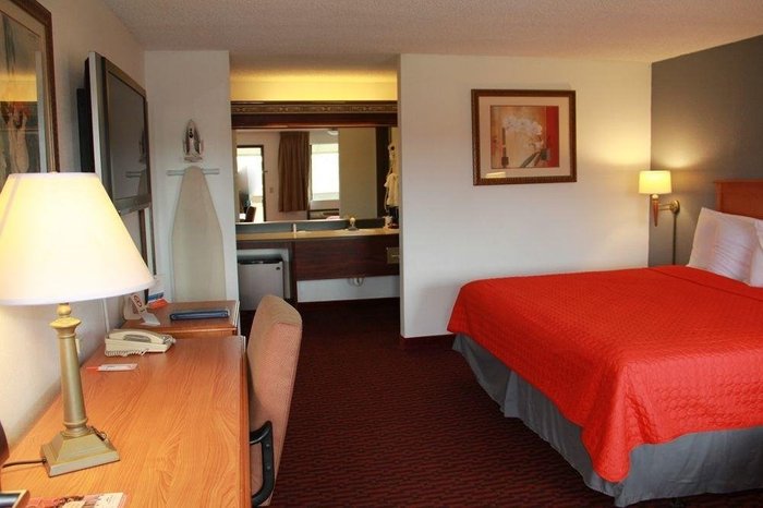 Howard Johnson Inn Kent Room Service: Pictures & Reviews - Tripadvisor