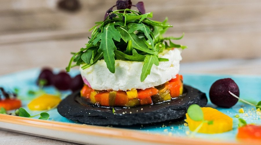 Sałatka z kozim serem / Goat cheese salad