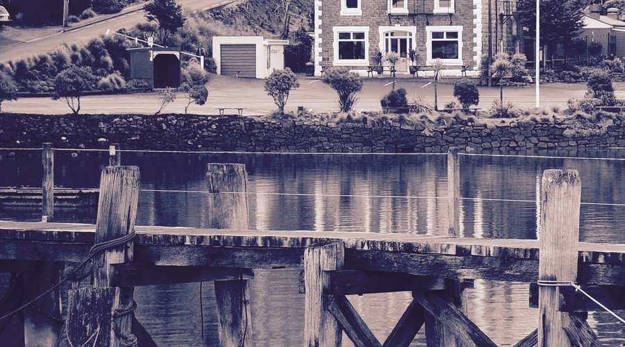 Careys Bay Hotel