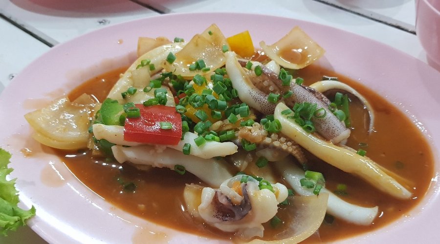 Fried squid with salted-preserved egg