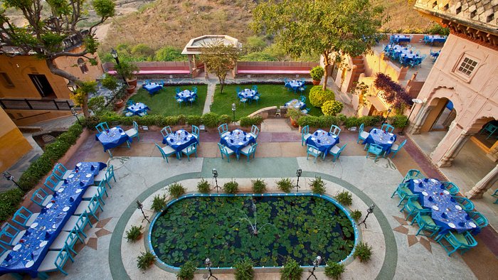 The Neemrana Dinner Set