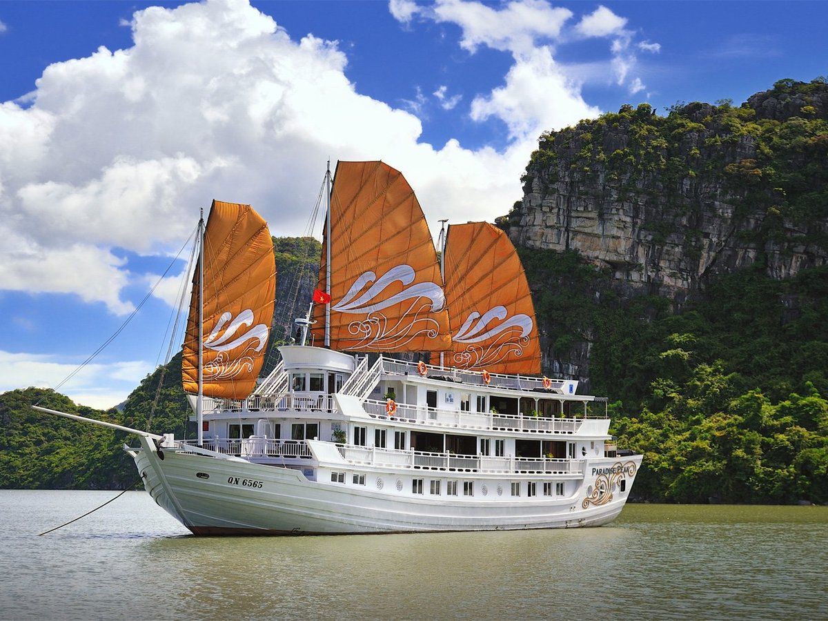 Paradise Sails Cruise (Hạ Long) 