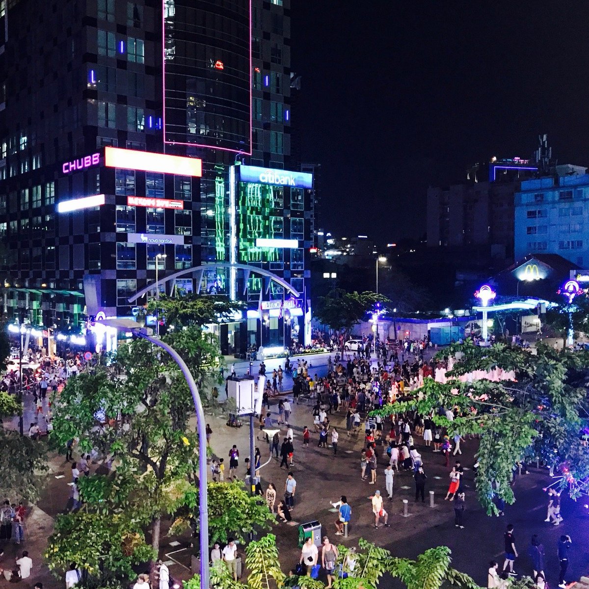 To Walk or Not to Walk: How to Cross The Street In Ho Chi Minh