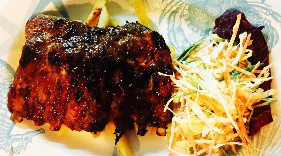 BBQ pork spare ribs with coleslaw & fries 
