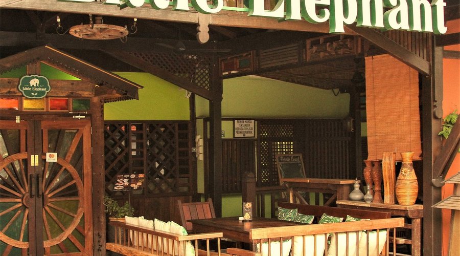 A charming restaurant serving pretty and delicious dishes.