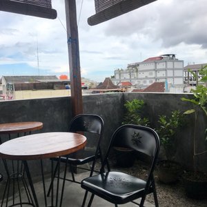 I stay 23-25 Mar , the hotel is new and room as well really bright , location close to tourist d