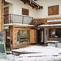 RESTAURANT LE TAVAILLON SOUS LA NEIGE AINSI QUE NOS PLAT FAIT MAISONS