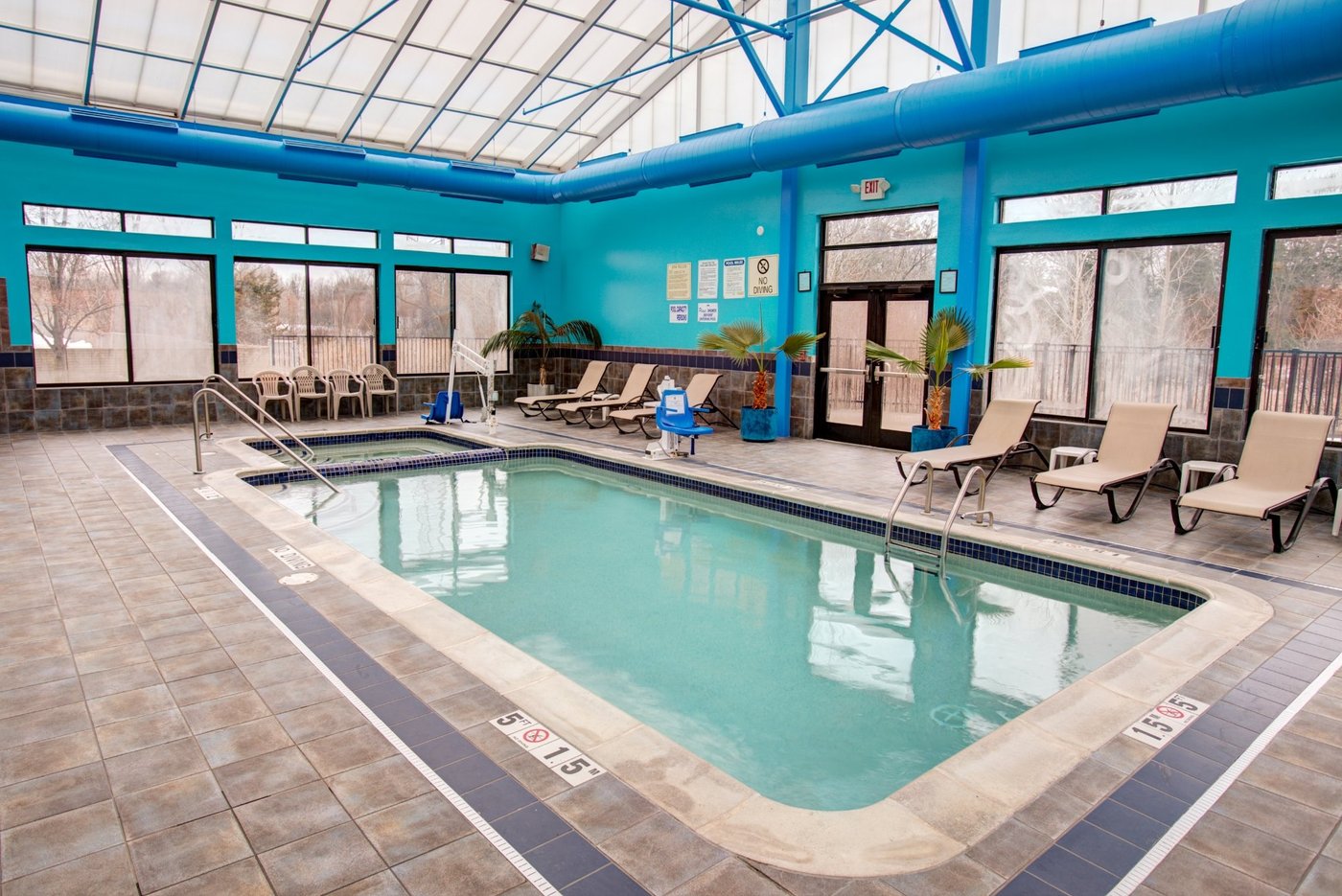 COMFORT SUITES - Updated 2024 Prices & Hotel Reviews (Southfield, MI)