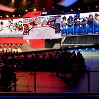 Viewscreens and competitors on each side