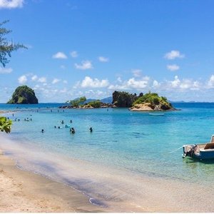Just a short hike away from Villa Beach over a small hill, you can find Indian Bay. 