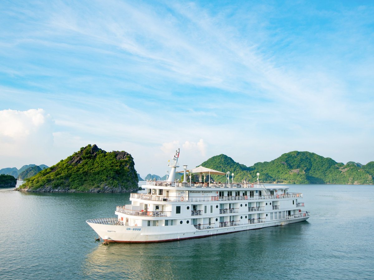 Paradise Sails Cruise (Hạ Long) 