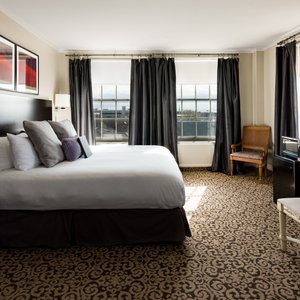 King Parlor- King size bed in main room