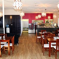 Cosy indors plus outdoor seating overlooks the Canal and small beach