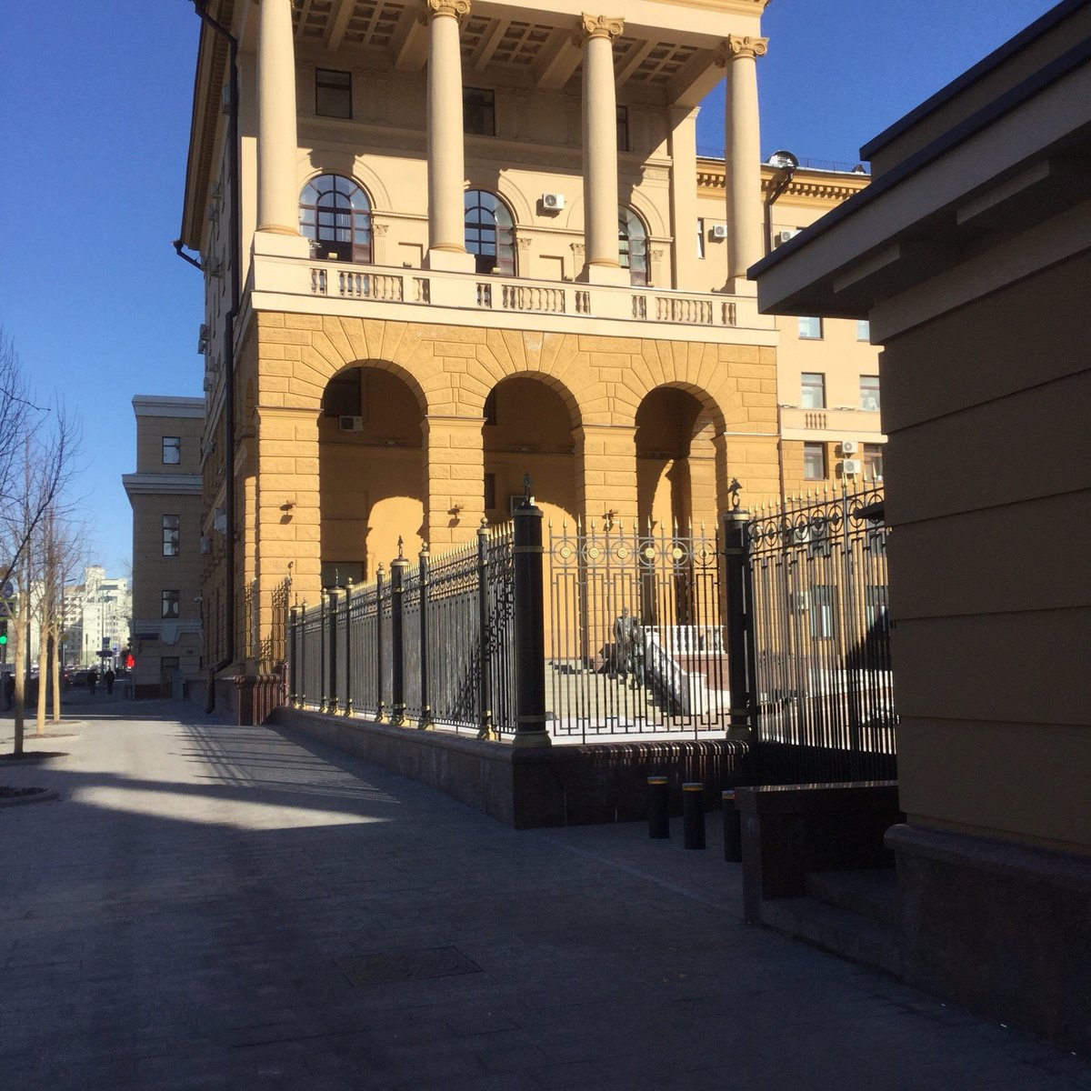 Памятник Глебу Жеглову и Владимиру Шарапову, Москва: лучшие советы перед  посещением - Tripadvisor