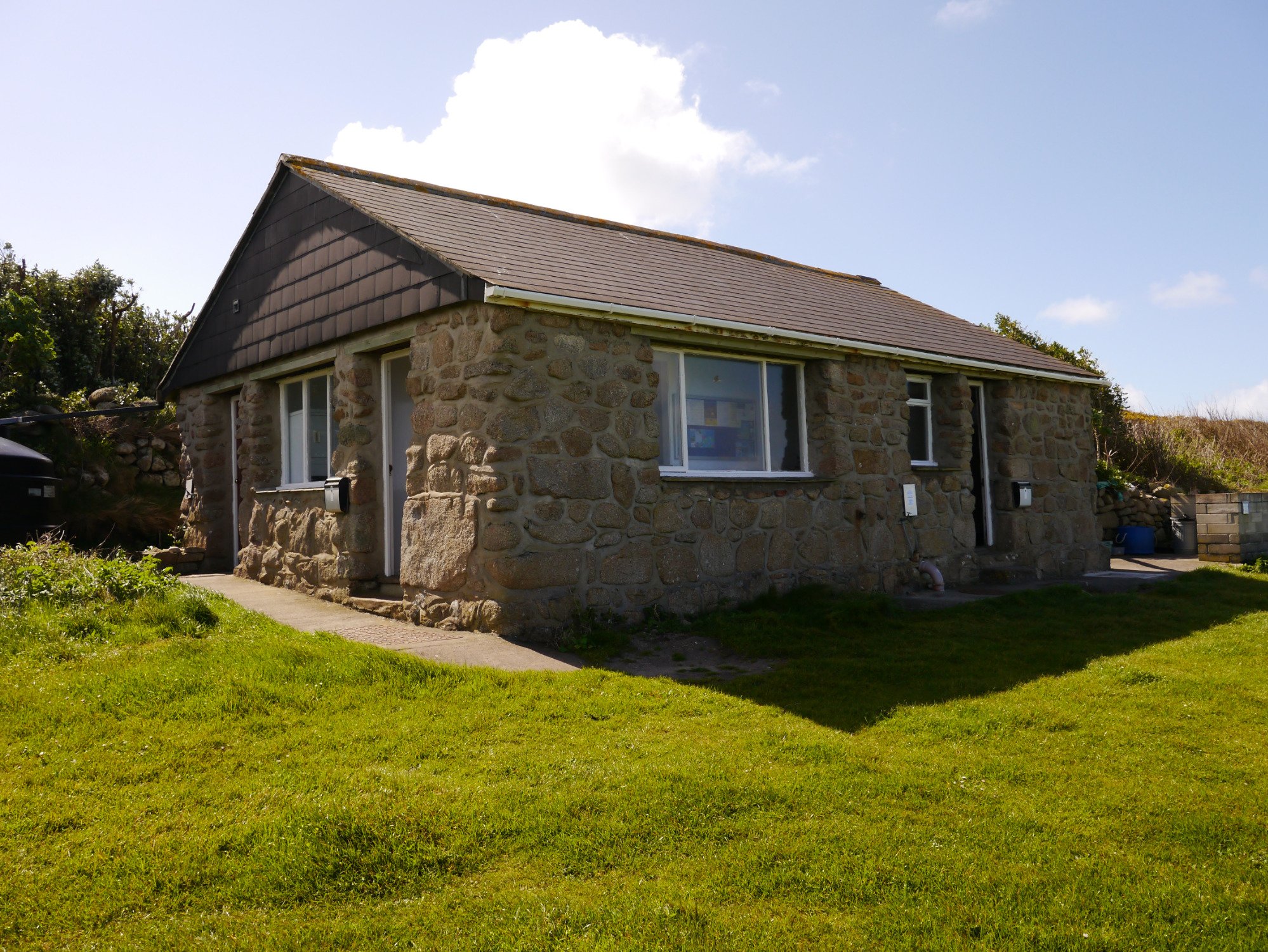 Dog friendly cottages scilly hot sale isles