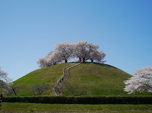 3rd century: Powerful priest kings of Yamato and sacred Mt Miwa