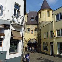 "Middeleeuwse (met restauraties)Grendelpoort Valkenburg aan de Geul"