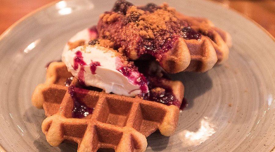 berry cheesecake waffles